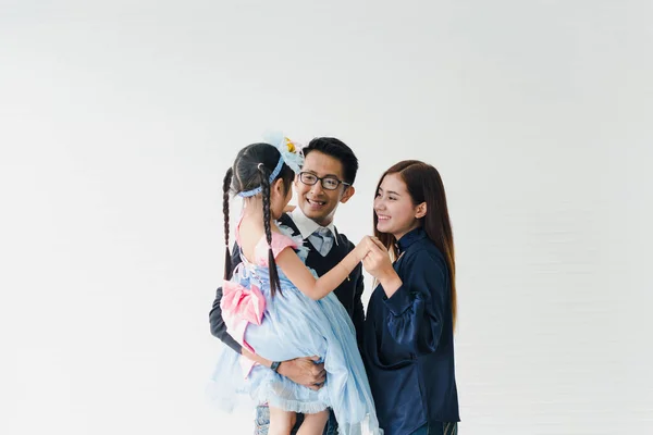 Potret Sebuah Keluarga Asia Orang Tua Dan Anak Anak Perempuan — Stok Foto