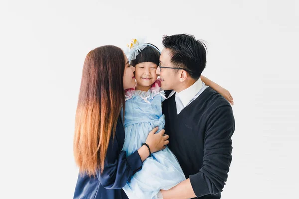 Potret Sebuah Keluarga Asia Orang Tua Dan Anak Anak Perempuan — Stok Foto