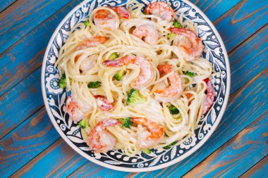 Kremalı karides ve brokoli spagetti