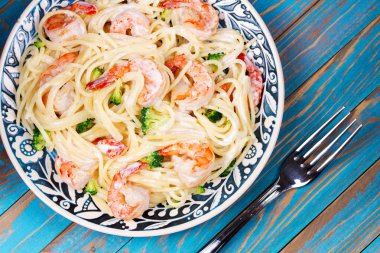 Kremalı karides ve brokoli spagetti