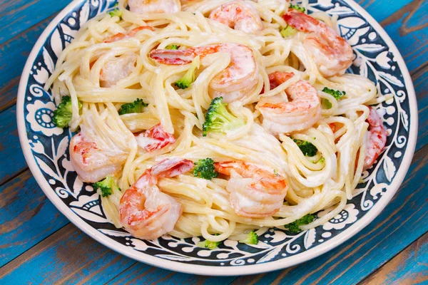 Kremalı karides ve brokoli spagetti