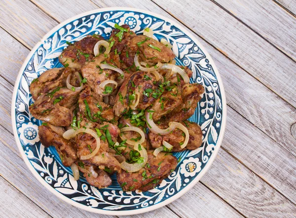 Fegato di pollo saltato con mela e cipolla — Foto Stock