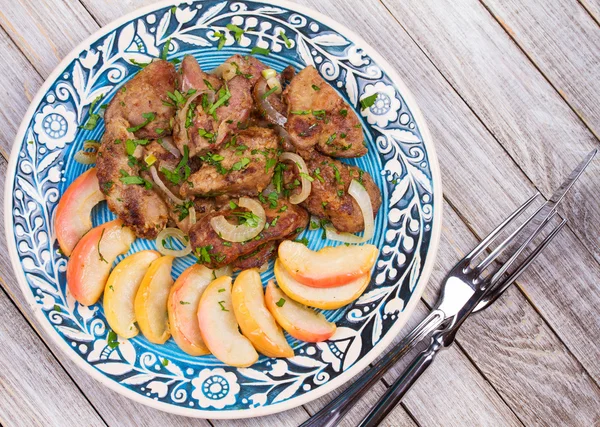 Sauteed chicken liver with apple and onion — Stock Photo, Image