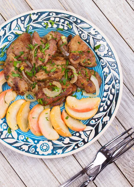 Sauteed chicken liver with apple and onion — Stock Photo, Image