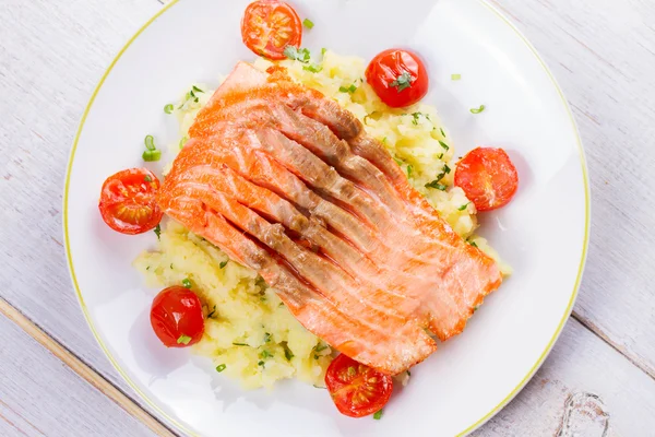 Salmon, Tomato and Smashed Potato with  Spring Onion and Coriander — Stock Photo, Image