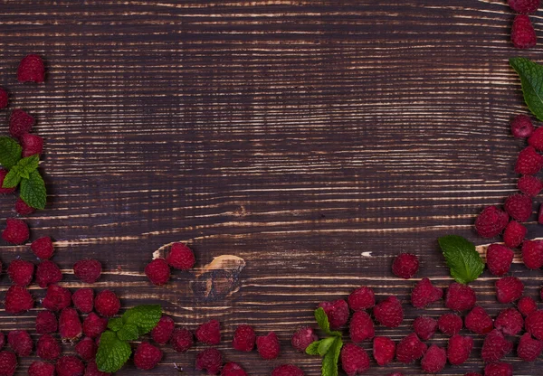 Raspberry on dark wooden background. View from above, top studio shot — Stock Photo, Image