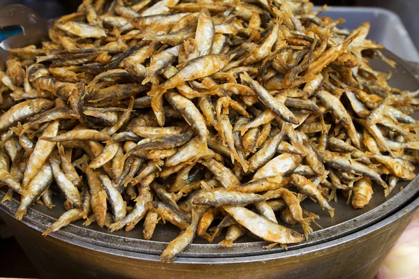 Broiled anchovy, fried fish. Street food — Stock Photo, Image