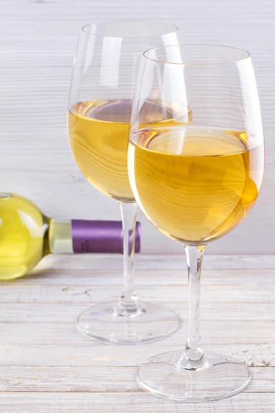 Glasses and bottle of white wine — Stock Photo, Image