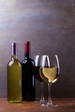 kırmızı ve beyaz şarap.