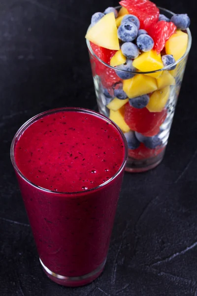 Batido de arándanos, mango y pomelo — Foto de Stock