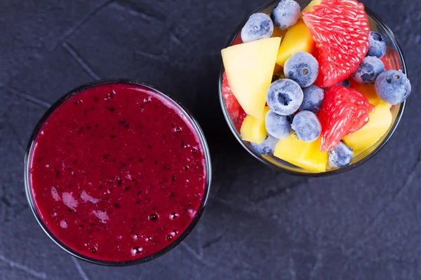 Smoothie Blueberry, mango i grejpfruta — Zdjęcie stockowe