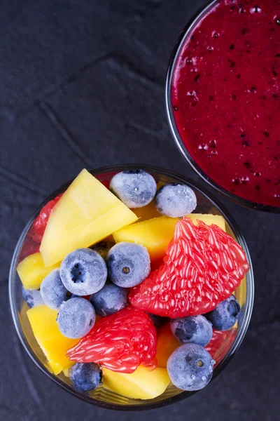 Blåbär, mango och grapefrukt smoothie — Stockfoto