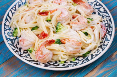 Kremalı karides ve brokoli makarna