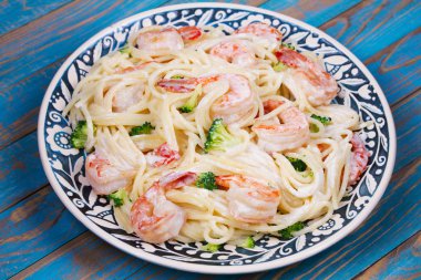 Kremalı karides ve brokoli makarna