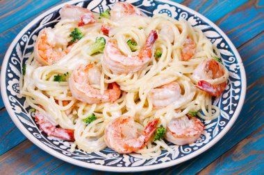 Kremalı karides ve brokoli makarna