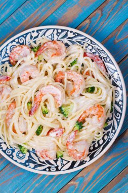 Kremalı karides ve brokoli makarna