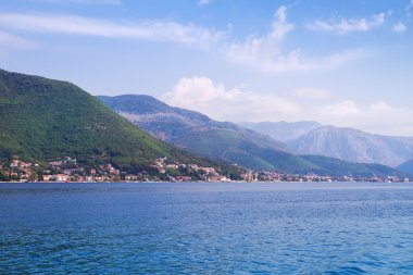 Eski kasaba deniz kıyısında. Herceg Novi - Kotor Koyu'nun girişinde bulunan Karadağ'ın kıyı şehir. Turistik cazibe seyahat