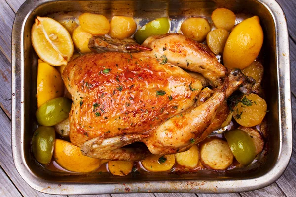 Chicken with Lemon, Lime, Potato and Thyme — Stock Photo, Image