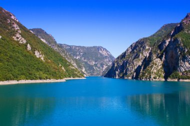 Tara nehir. Unesco Dünya Mirası Karadağ Durmitor Milli parktır. Avrupa'nın popüler rafting yer 