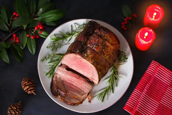 Roastbeef Weihnachtsdekoration Neujahrstisch Blick Von Oben Top Studioaufnahme — Stockfoto