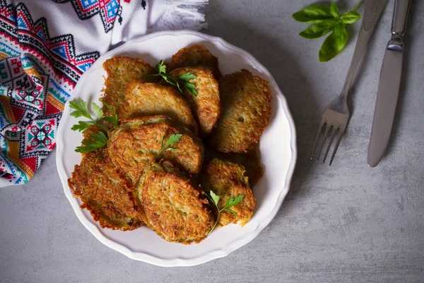 Potato Cakes Vegetable Fritters Pancakes Latkes White Plate Overhead Flatlay — Stock Photo, Image