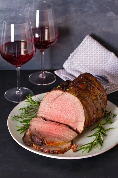 Roasted Beef Herbs Red Wine Dark Background — Stock Photo, Image