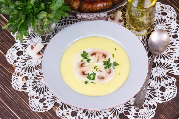 Creamy Mushroom Soup with fresh herbs — Stock Photo, Image
