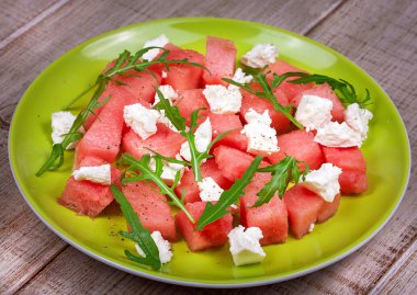 Karpuz, peynir ve roket salata