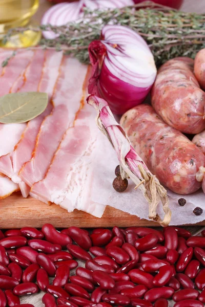 Red beans, thyme, sausages and bacon — Stock Photo, Image