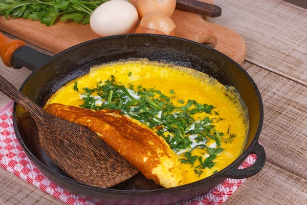 Omelette in frying pan — Stock Photo, Image