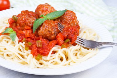 köfte, domates soslu spagetti