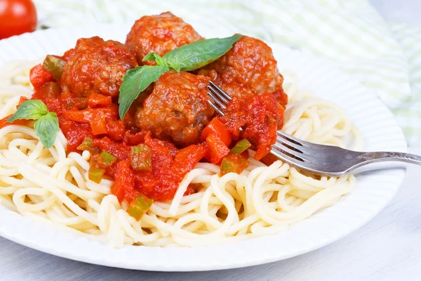 Spaghetti with meatballs in tomato sauce — Stock Photo, Image