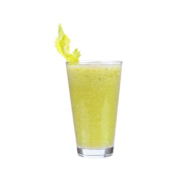 Taze salatalık, armut ve kereviz suyu. Meyve ve sebze dilimleri. Beyaz arka plan üzerinde izole