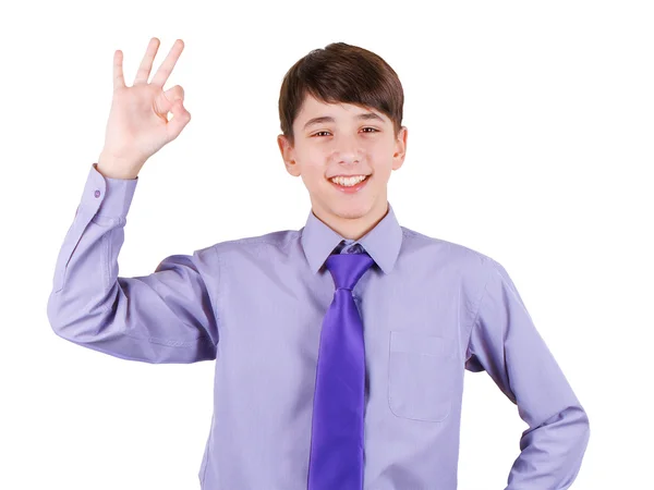 Joyeux adolescent garçon en chemise et cravate gestuelle OK signe et sourire isolé sur fond blanc — Photo