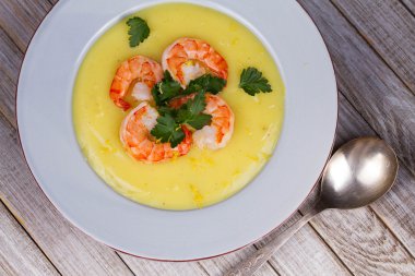 Rezene ve patates karides çorbası Krem