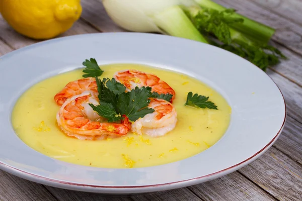Fennel and potato cream soup with shrimps — Stock Image Fennel and potato cream soup with shrimps Royalty Free Stock Photos