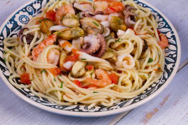 Deniz ürünleri makarna