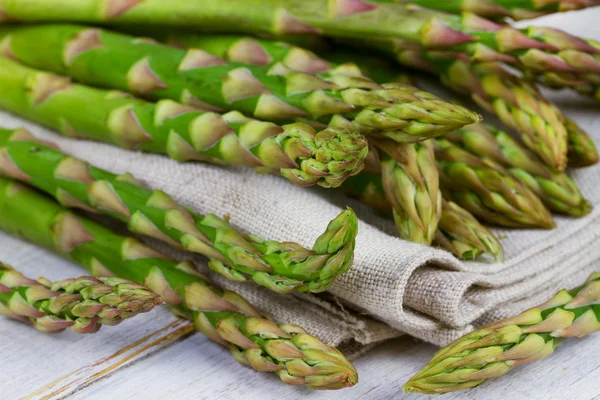 Asparagus on wooden background — Stock Photo, Image