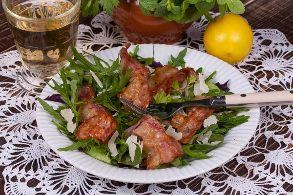 Grilled bacon with parmesan cheese and arugula — Stock Photo, Image