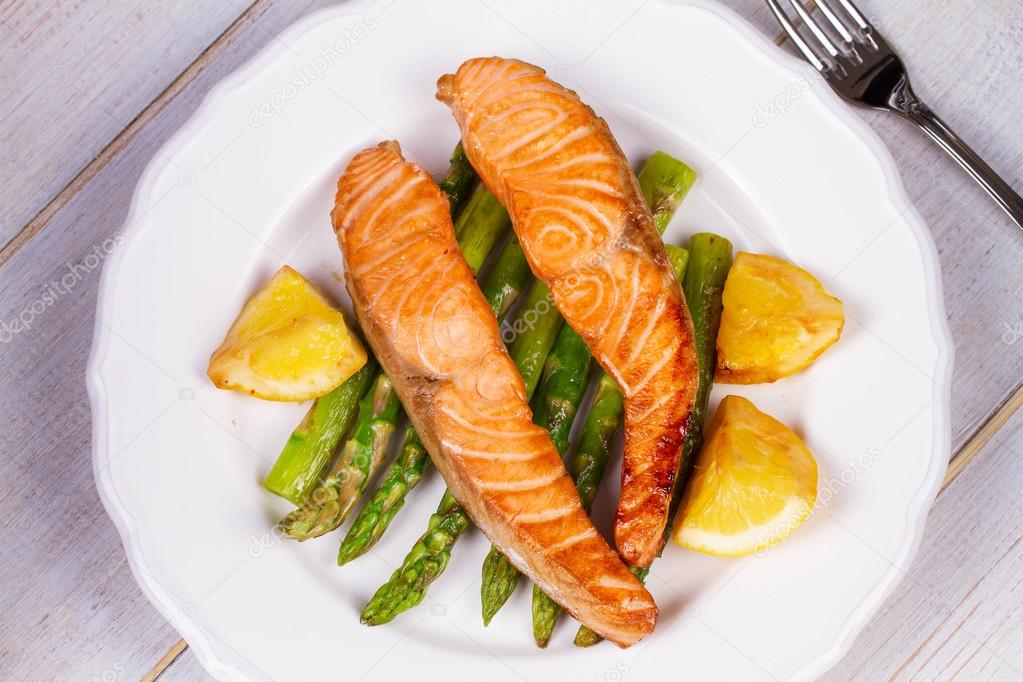 Broiled Salmon and Asparagus
