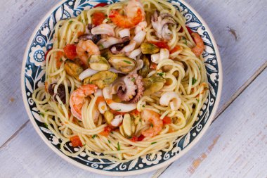 Deniz ürünleri makarna