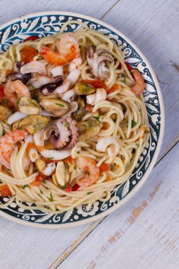 Deniz ürünleri makarna