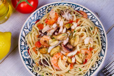 Deniz ürünleri makarna