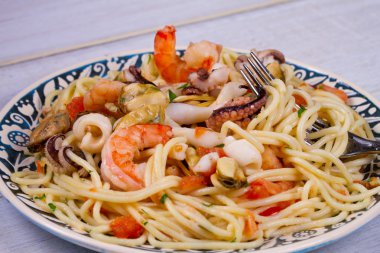 Deniz ürünleri makarna