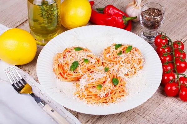 Pasta with tomato sauce, parmesan cheese and mint — Stock Photo, Image