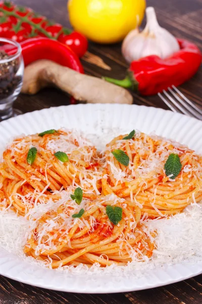 Pasta with tomato sauce, parmesan cheese and mint — Stock Photo, Image