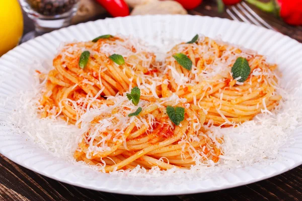 Pasta with tomato sauce, parmesan cheese and mint — Stock Photo, Image