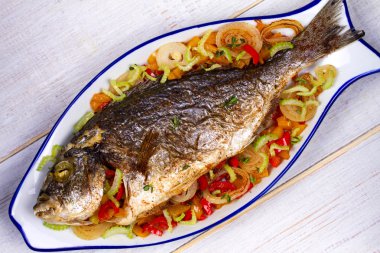 Sebze - doldurulmuş balık