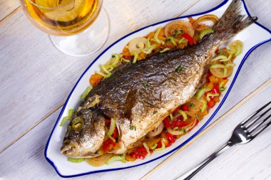 Sebze - doldurulmuş balık