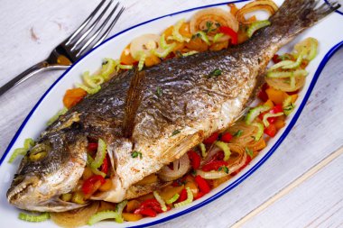 Sebze - doldurulmuş balık